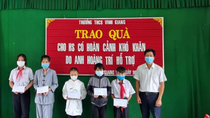 TRAO HỌC BỔNG CHO CÁC CHÁU HỌC TIỂU HỌC VÀ THCS VINH GIANG, PHÚ LỘC, HUẾ